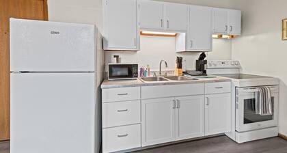 1BR Hideaway – Prime Spot with Timeless Charm
