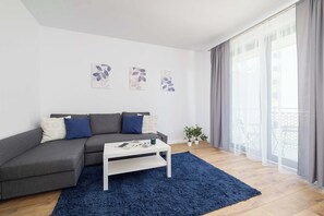 Offices - Wybickiego 5B | Krakow | Stylish Apartment | Parking | Air Conditioning | Balcony | Pet Friendly | Desk (Kraków)