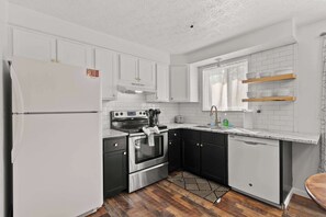 Fridge, microwave, stovetop, dishwasher