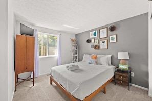 3 bedrooms, desk, iron/ironing board, WiFi