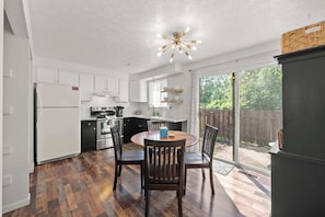 Fridge, microwave, stovetop, dishwasher