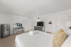 3 Schlafzimmer, Schreibtisch, Bügeleisen/Bügelbrett, WLAN
