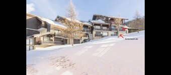 Ski-to-door gondola access studio la plagne montalbert