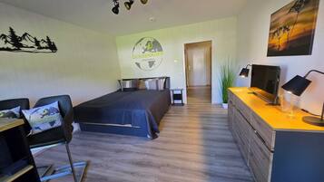 1 bedroom, iron/ironing board, internet, bed sheets