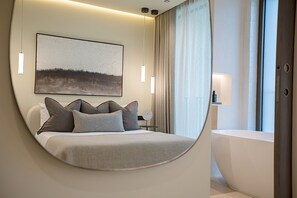2 bedrooms, iron/ironing board, internet, bed sheets