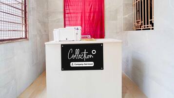 House | Meja sambut tetamu