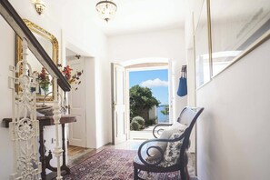 Villa (4 Bedrooms) | Interior
