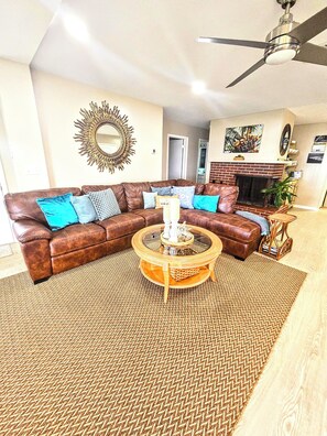 Télévision, cheminée