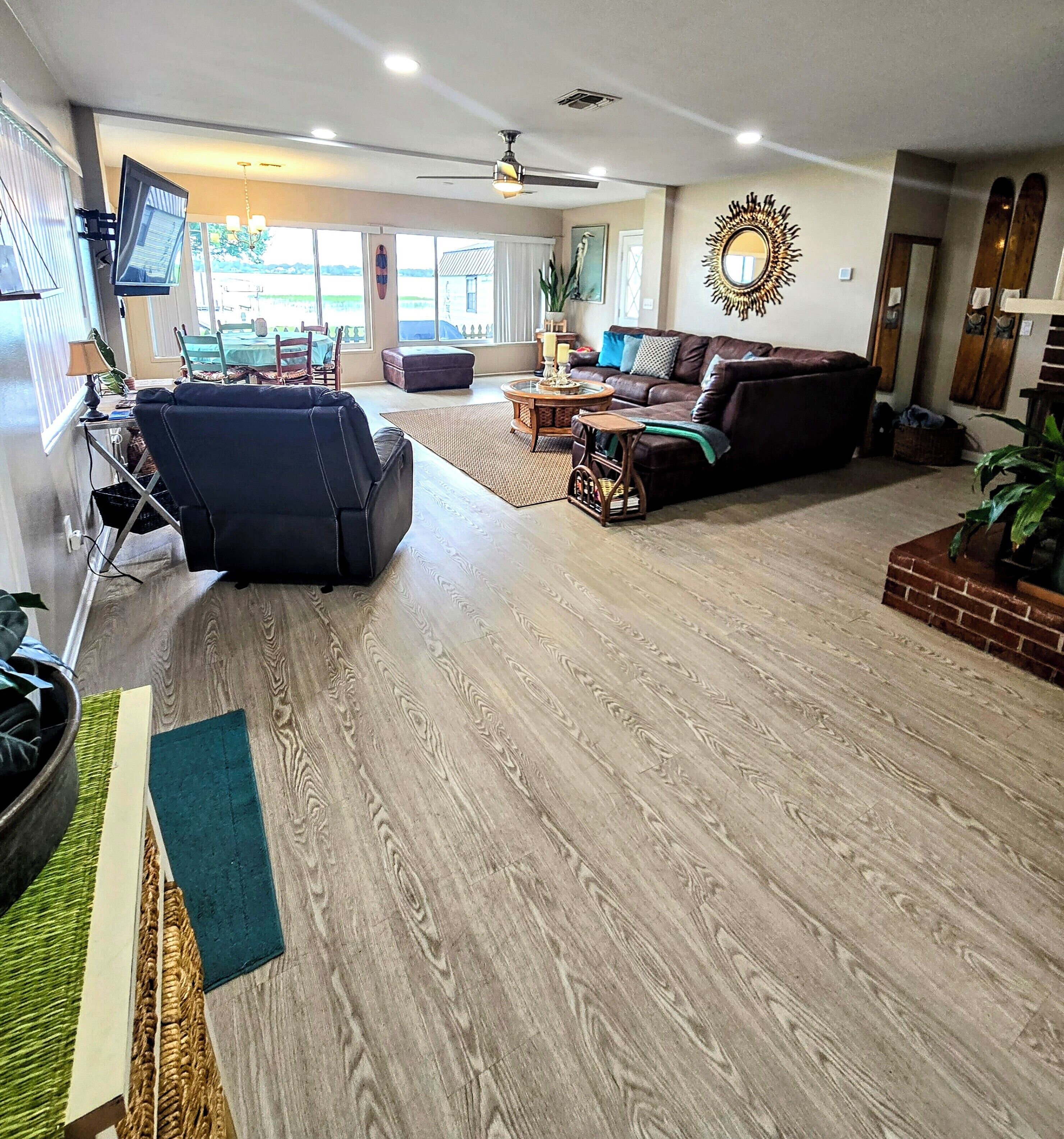 Télévision, cheminée