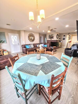 Dining - Serene, Cozy, Lakefront Home with boat dock and Large Screened in porch! (Winter Haven)