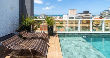 Apt w/ Pool & BBQ in Bombinhas Rna0303