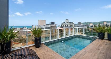 Apt w/ Pool & BBQ in Bombinhas Rna0303