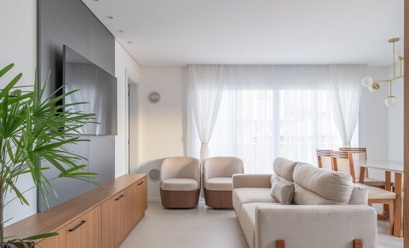 Basic Apartment | Living area