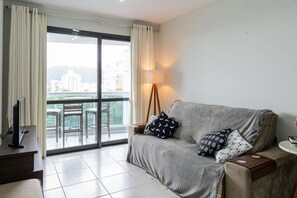 Basic Apartment | Living area