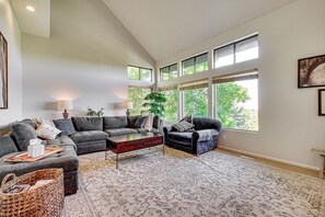 House (5 Bedrooms) | Interior