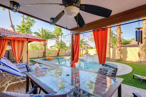 Luxe Outdoor Oasis: 'palm Tree Villa' in Chandler