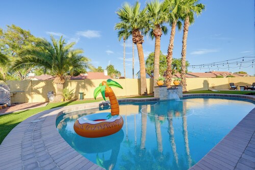 Luxe Outdoor Oasis: 'palm Tree Villa' in Chandler