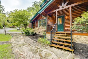 House (1 Bedroom) | Interior - 1 Mi to Dtwn Gatlinburg: Hot Tub Haven in Smokies! (Gatlinburg)