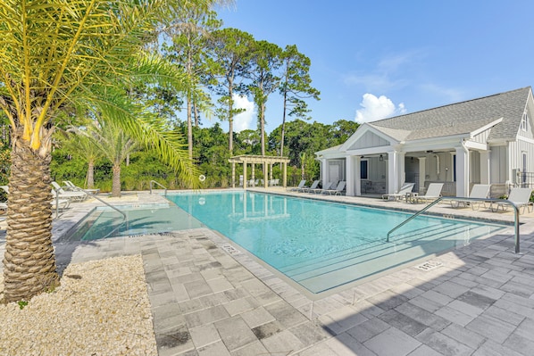 Apartment (3 Bedrooms) | Front of property