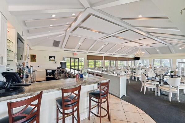 Apartment (2 Bedrooms) | Interior - Golf Retreat w/ Pool Access: 3 Mi to Dtwn Naples (Naples)