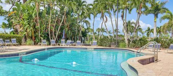 3 Mi to Botanical Garden & Dtwn: Naples Condo