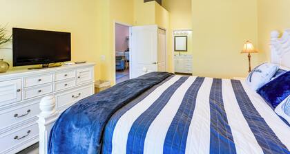 Lake View & Screened Balcony: Estero Getaway!