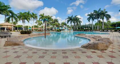 Lake View & Screened Balcony: Estero Getaway!