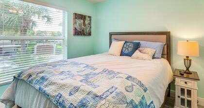 Lake View & Screened Balcony: Estero Getaway!