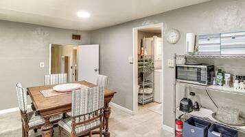 House (2 Bedrooms) | Interior