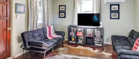 House (2 Bedrooms) | Front of property