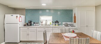 3 Mi to Old Town, Fenced Yard: ABQ Abode!