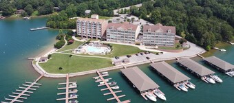 Resort Amenities & Beach Access: Huddleston Condo