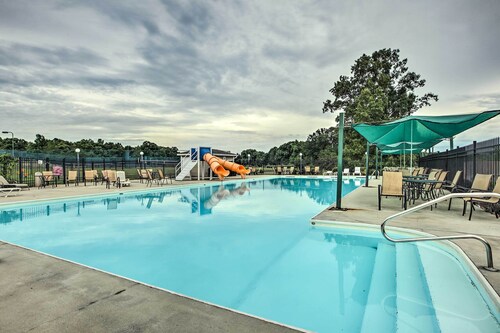 Resort Amenities & Beach Access: Huddleston Condo