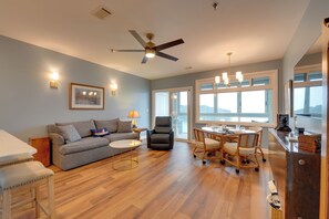 Apartment (1 Bedroom) | Interior - Resort Amenities & Beach Access: Huddleston Condo (Huddleston)