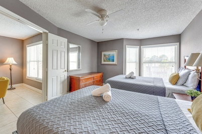 2 Mi to Disney: Resort Condo w/ Pool Access