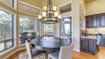 House (4 Bedrooms) | Interior