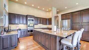 House (4 Bedrooms) | Interior