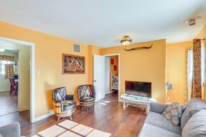 Interior - Route 66 Retreat Steps to Beale St in Dtwn Kingman (Kingman)