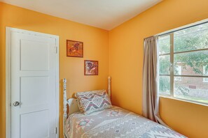 Apartment (2 Bedrooms) | Interior - Route 66 Retreat Steps to Beale St in Dtwn Kingman (Kingman)