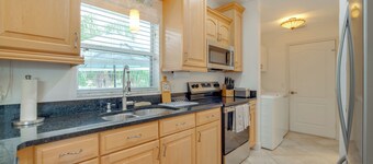 Canal-front Relaxation: Crystal River Home w/ Dock