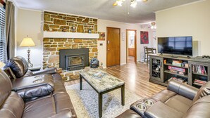 House (2 Bedrooms) | Interior - 1/2 Mi to Desoto Lake: Hot Springs Village Home (Hot Springs Village)