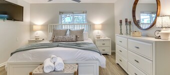 1 Mi to Vanderbilt Beach! Family Home on 500 Block