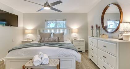 1 Mi to Vanderbilt Beach! Family Home on 500 Block