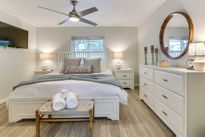 1 Mi to Vanderbilt Beach! Family Home on 500 Block