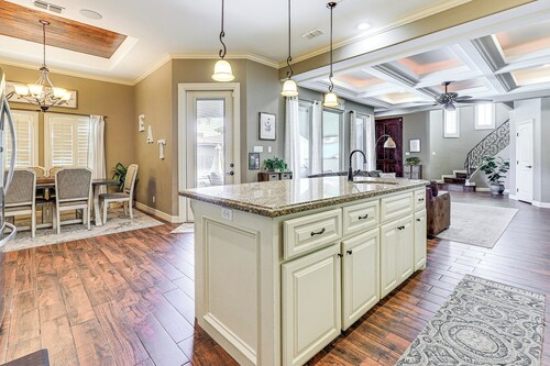 1 Mi to Utrgv Stadium: Roomy Retreat w/ Pool, Yard