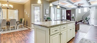 1 Mi to Utrgv Stadium: Roomy Retreat w/ Pool, Yard