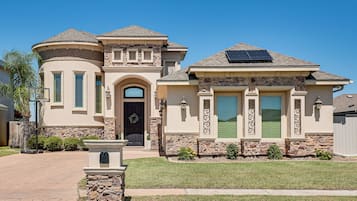 ํ์ฐ์ค (3 Bedrooms) | ๋ด๋ถ