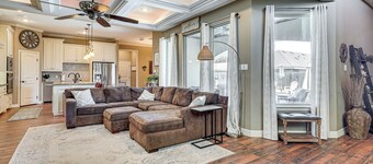 1 Mi to Vackar Stadium: Roomy Retreat w/ Pool