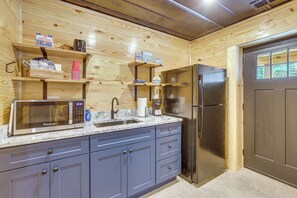 House (1 Bedroom) | Interior - 3 Mi to Water: Logan Martin Lake Cabin Getaway (Alpine)