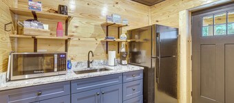 3 Mi to Water: Logan Martin Lake Cabin Getaway
